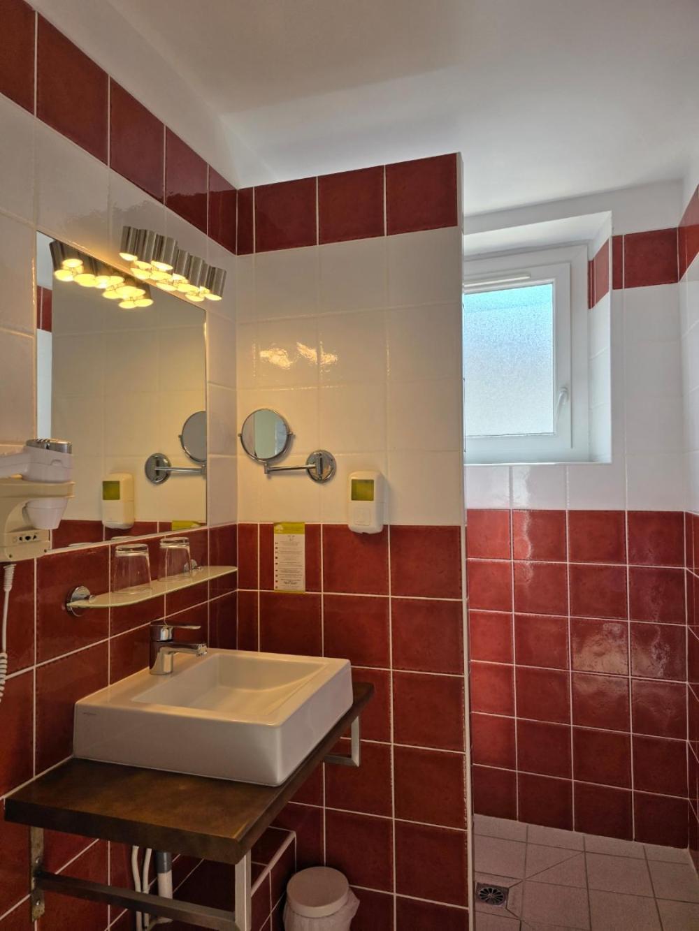 Hotel Brit Des Halles 3*